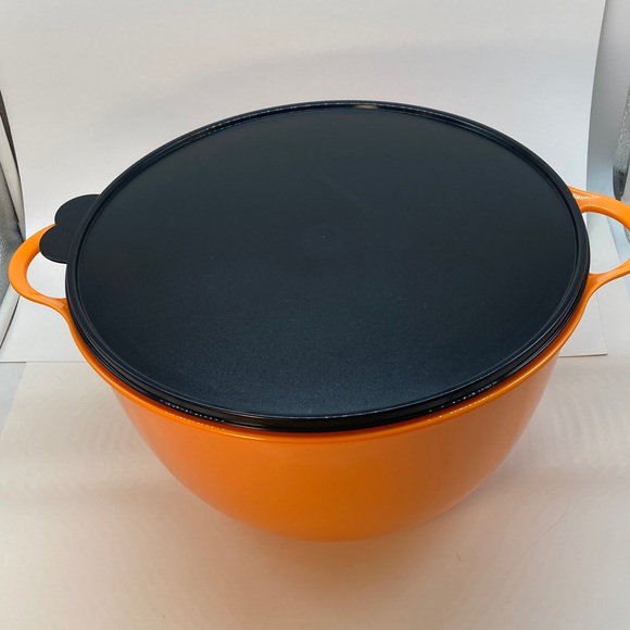 TUPPERWARE Jumbo THATSA Bowl 14 L / 59 CUPS Orange & Black Lid - Picture 3 of 13